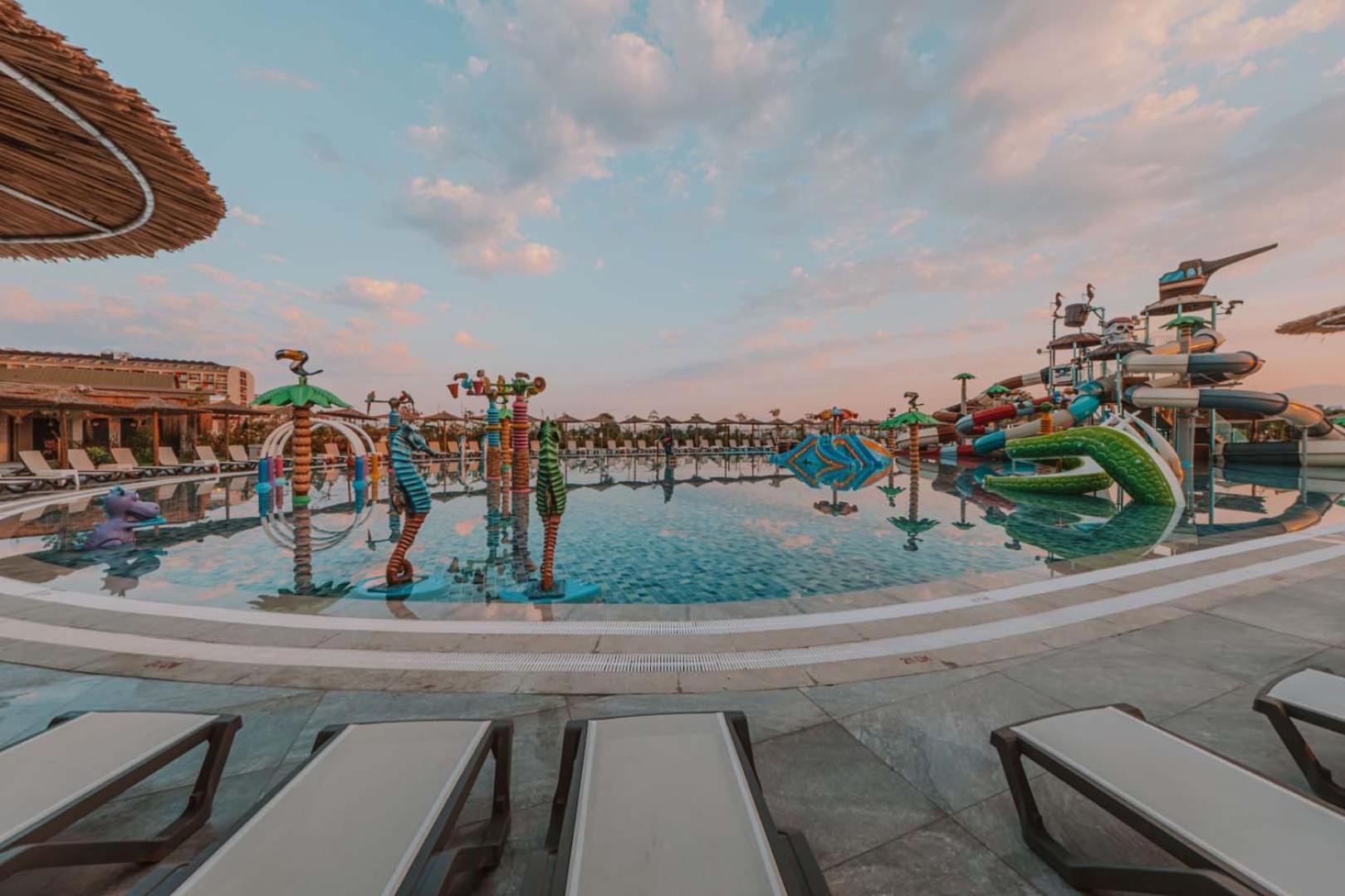 Hotel Dream Fun World Side Exteriér fotografie